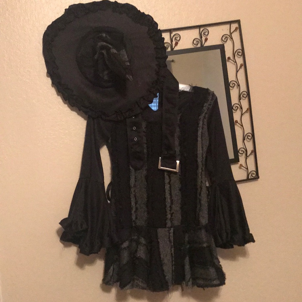 Adorable young girls Witch Costume